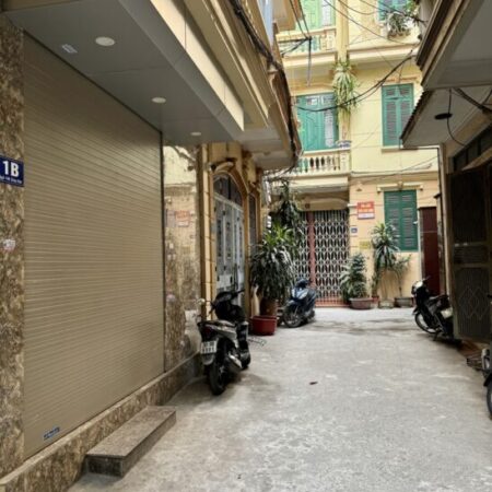 Bán nhà giáp bát 4 tầng long lanh ở ngay 2 mặt ngõ thông hoàng mai