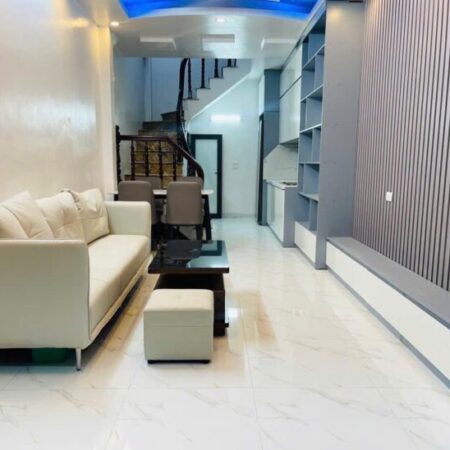 Bán nhà 5 tầng Lĩnh Nam, Hoàng Mai – 28m2, 5,2 tỷ – Vị trí vàng, nhà đẹp, sổ đỏ