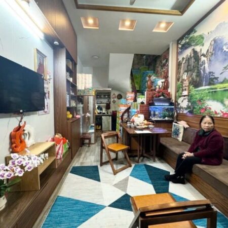 6.2 TỶ – NHÀ 5 TẦNG TÂN MAI, HOÀNG MAI – Ô TÔ ĐỖ CỔNG – NHÀ ĐẸP FULL NỘI THẤT Ở LUÔN