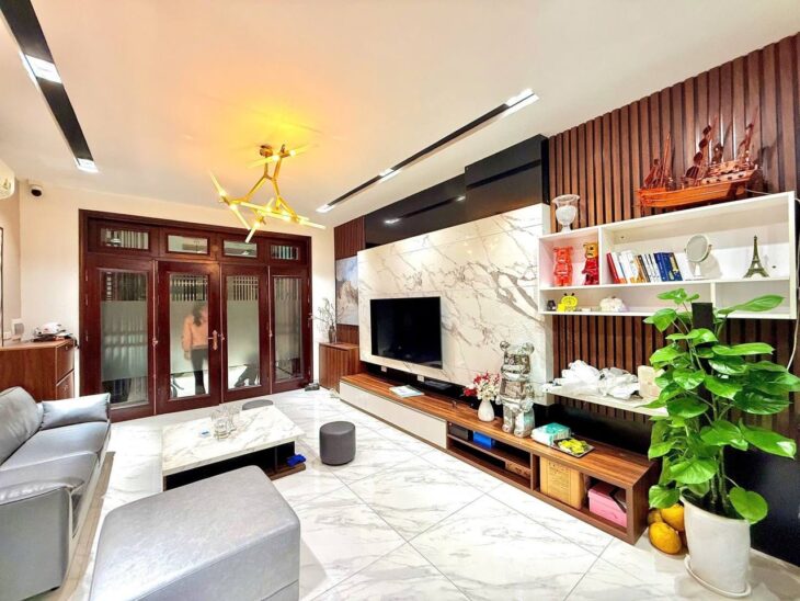 Bán nhà Chiến Thắng giá 12.5 tỷ, diện tích 43m2, 5 tầng, mặt tiền 4.5m