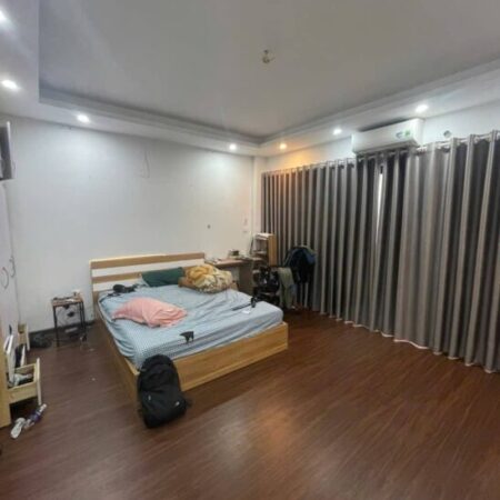 Bán nhà Trương Định giá 9.8 tỷ, diện tích 56m2, 5 tầng, mặt tiền 5.5m