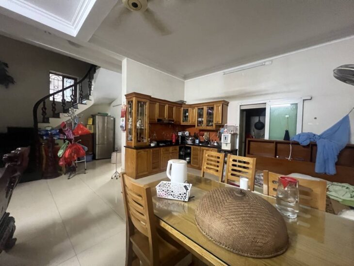 Bán nhà Giải Phóng giá 4.85 tỷ, diện tích 96m2, 4 tầng, mặt tiền 12m