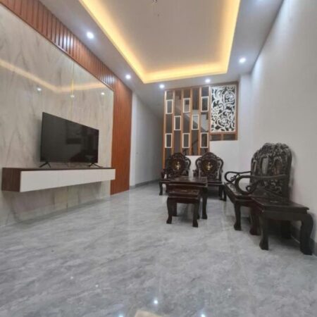 BÁN NHÀ 4 tầng đẹp, Hoàng Mai, 44m², 6.9 tỷ – Vị trí vàng, ô tô đỗ cửa