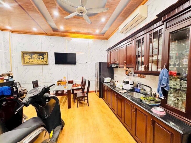 Bán nhà Xuân La giá 8 tỷ, diện tích 35m2, 5 tầng, mặt tiền 6m