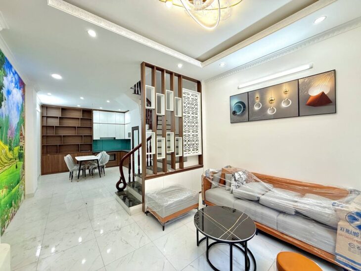 Bán nhà Đông Thiên giá 6.8 tỷ, diện tích 40m2, 5 tầng, mặt tiền 4m