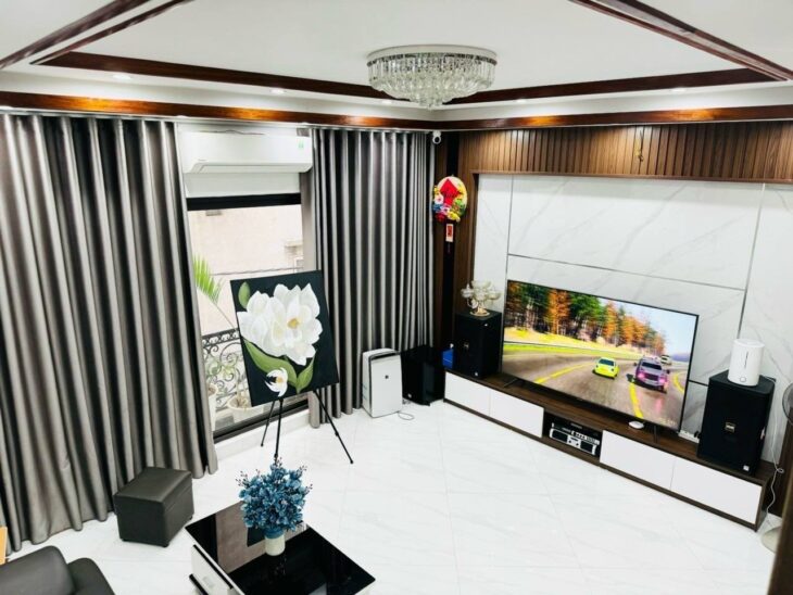 Bán nhà Trương Định giá 9.8 tỷ, diện tích 56m2, 5 tầng, mặt tiền 5.5m