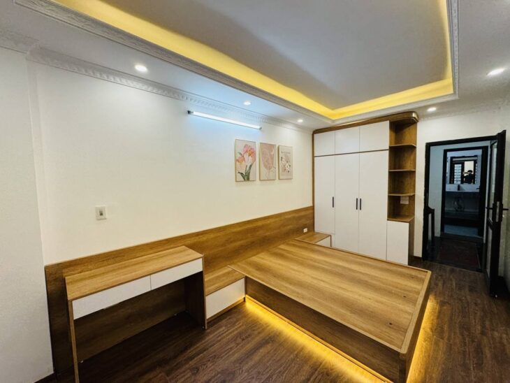 Bán nhà Giáp Nhị giá 5.6 tỷ, diện tích 30m2, 5 tầng, mặt tiền 3.5m