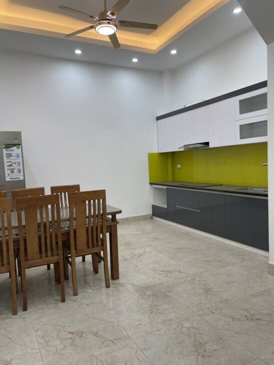 Bán nhà Đinh Công Thượng giá 8.1 tỷ, diện tích 43m2, 4 tầng, mặt tiền 4.5m