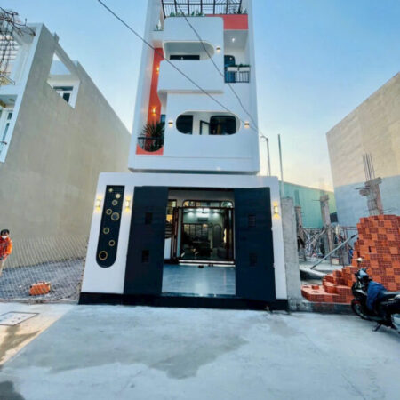 Bán Siêu phẩm nhà mới 5x17m, 4 tầng, HXH 8m thông TX33 ngay Trung tâm P.Thạnh Xuân