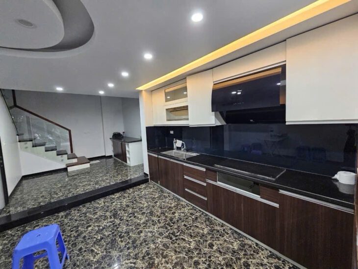 ???? Gần Cầu Chui – 5,8 tỷ (tầm 40m2) – vừa tầm tiền – 5 tầng mới nguyên.