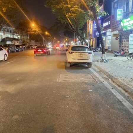 Mặt phố Trần Quốc Hoàn – 50/60m – 8 tầng thang máy – Vỉa hè KD – 32 tỷ