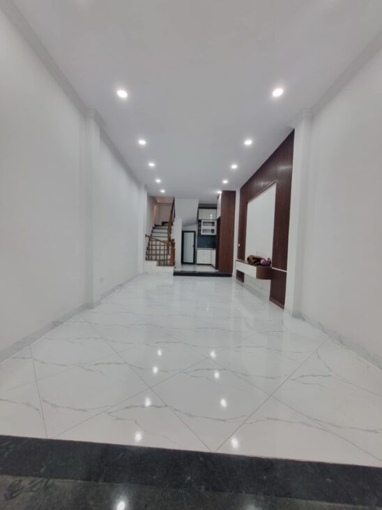 Bán Nhà: Tựu Liệt, 40m2, 5 tầng, gần bãi xe, oto cổng, ô chờ thang máy. hơn 5 tỷ