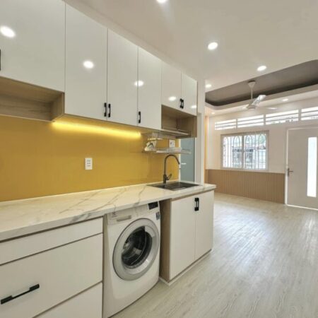 Bán CCMN Phú Diễn 80m2x7 tầng, thang máy, 80 triệu/tháng, 50m ra mặt phố, giá 13.9 tỷ