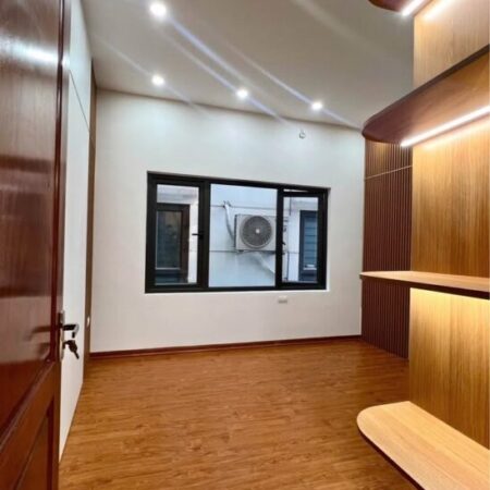 BÁN NHÀ NGỌC LÂM 40M2 * 5 TẦNG * 7.5 TỶ, WIEU HỒ TAI TRÂU, THANG MÁY