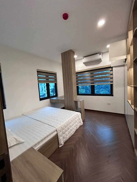 TÒA NHÀ DÒNG TIỀN 200TR/TH, 3 ÔTÔ TRÁNH, VỈA HÈ, LÔ GÓC: HOÀNG QUỐC VIỆT: 83M, 9T, MT: 6.6M