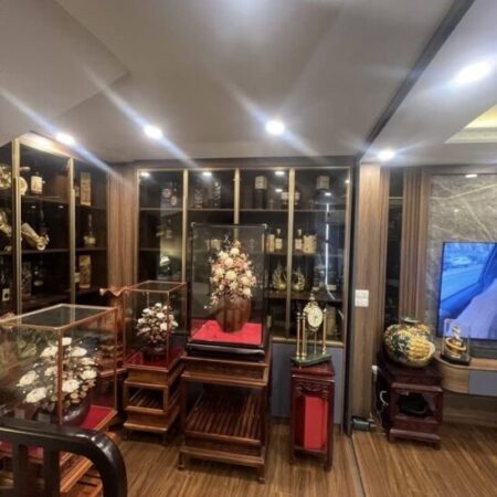 Bán nhà Bồ Đề 45m2* 5 tầng * 8.9 tỷ, full nội thất, view hồ