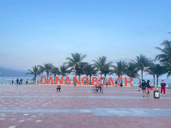 Tòa căn hộ biển Mỹ Khê 11 phòng fuu nội thất ,-dòng tiền 60 triệu tháng – Giá chỉ 14,8 tỷ .