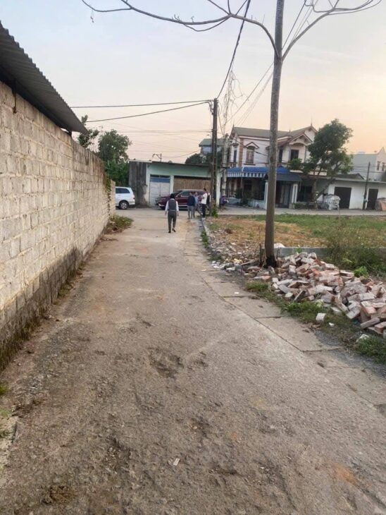 E đang cần tiền cần cho ra nhanh 2 mảnh đất ,diện tích 185 và 187 m2 , mặt tiền hơn 6m nở hậu! Cách