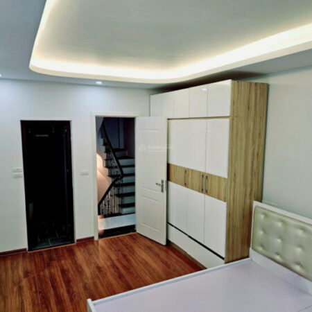 Nhà mới 9.5 tỷ Dương Quảng Hàm, Cầu Giấy 5T, 3 Ngủ, Ngõ Ba Gác, Gần oto, gần phố chính