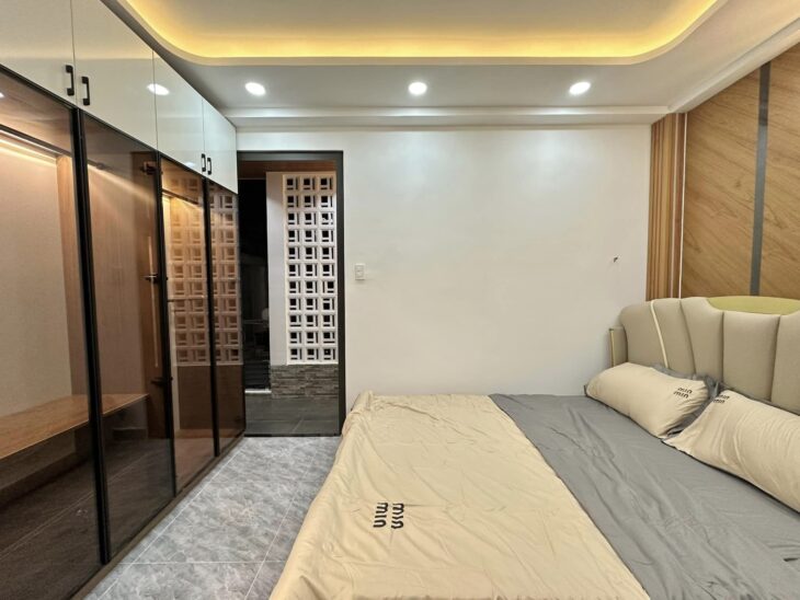 Căn Nhà 6 Tầng Mặt Tiền: Cơ Hội Hiếm Có