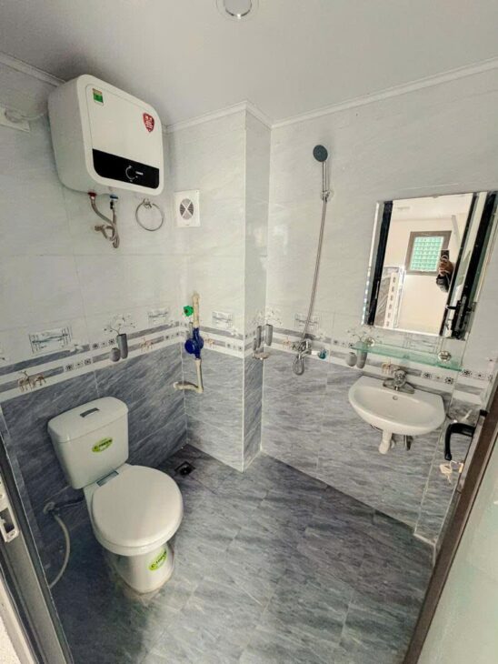 Bán nhà Lĩnh Nam, Hoàng Mai, 8.9 tỷ – 6 tầng, 8PN, 9WC, full nội thất, vị trí vàng