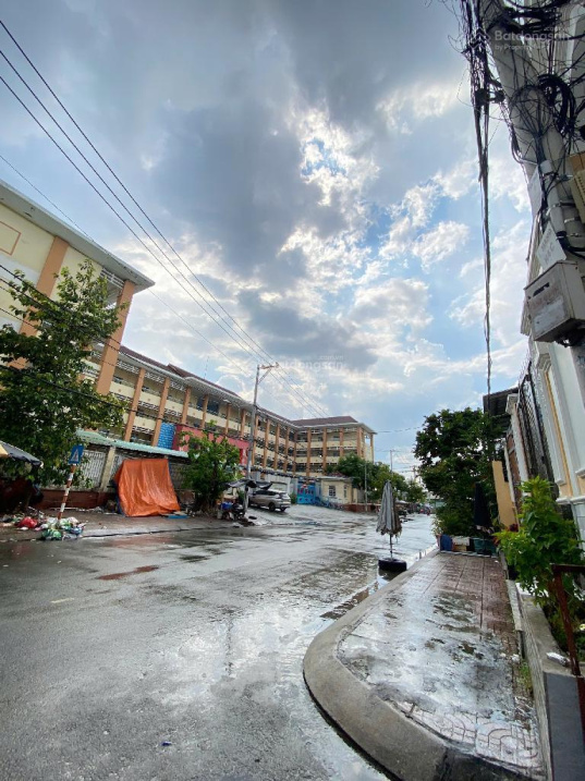 Chỉ nhỉnh 3 tỷ cách 1 căn ra mặt tiền, P15 khu dân cư hiện hữu, không lộ giới, oto đổ cửa