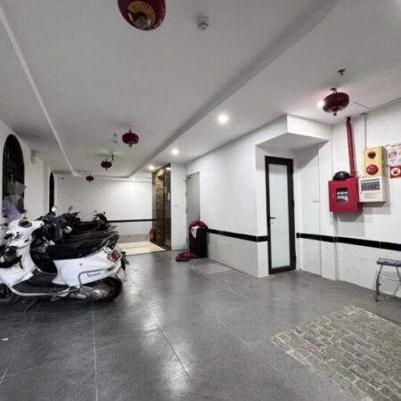 Tòa căn hộ phố Hoa Bằng 66m2, 6T thang máy, MT5.6m cực đẹp thu 90tr/tháng ô tô vào