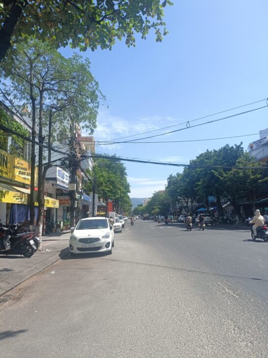 # Cạnh Mặt Tiền Đống Đa, Ô tô vào nhà, Kinh Doanh, 420m2, 22.9 tỷ, ~55tr/m2