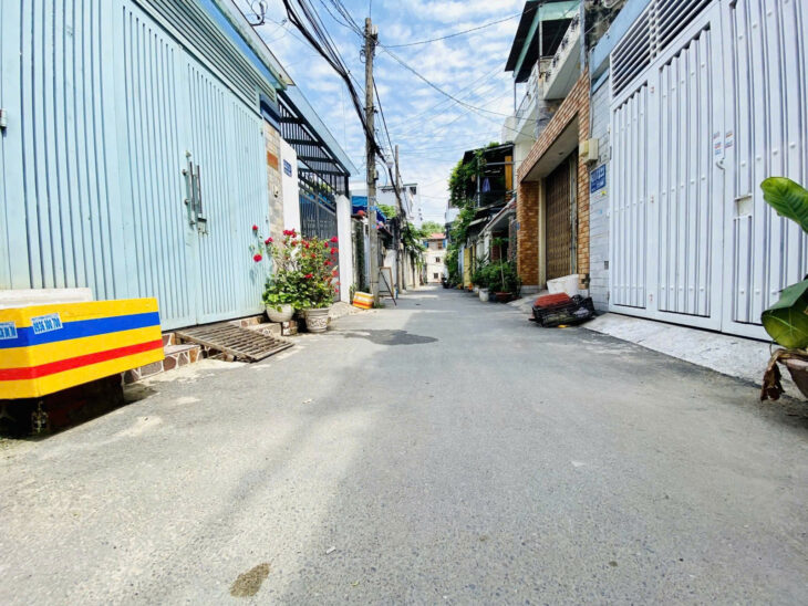 Hiếm, Hẻm xe hơi, khu phân lô, nhà mới ở ngay, 3 tầng, 3 phòng ngủ, Diện tích 64m2 chỉ 5.95 tỷ