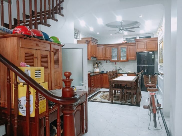 Hoàng Quốc Việt 45m2 – 6 Tầng CÒN MỚI ĐẸP 6 NGỦ – PHỐ VIP GẦN OTO TRÁNH – 11.5 tỷ