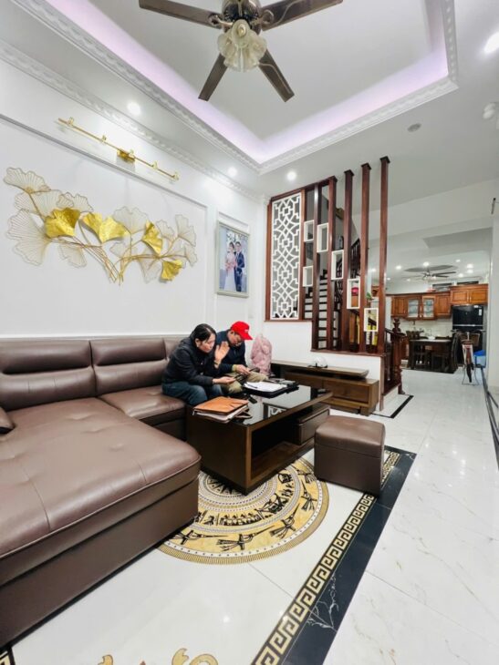 Hoàng Quốc Việt 45m2 – 6 Tầng CÒN MỚI ĐẸP 6 NGỦ – PHỐ VIP GẦN OTO TRÁNH – 11.5 tỷ