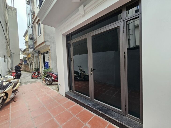 Hoàng Quốc Việt 45m2 – 6 Tầng CÒN MỚI ĐẸP 6 NGỦ – PHỐ VIP GẦN OTO TRÁNH – 11.5 tỷ