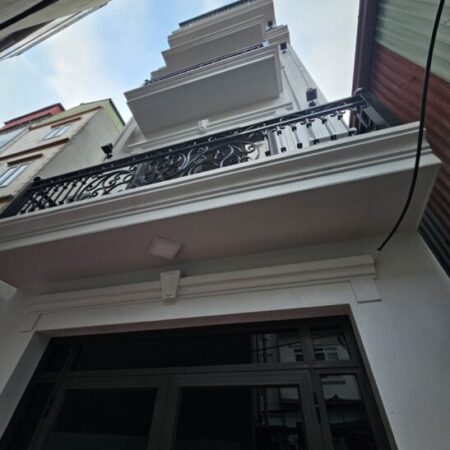 Hoàng Quốc Việt 45m2 – 6 Tầng CÒN MỚI ĐẸP 6 NGỦ – PHỐ VIP GẦN OTO TRÁNH – 11.5 tỷ