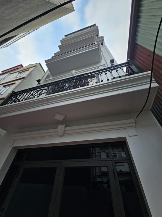 Hoàng Quốc Việt 45m2 – 6 Tầng CÒN MỚI ĐẸP 6 NGỦ – PHỐ VIP GẦN OTO TRÁNH – 11.5 tỷ