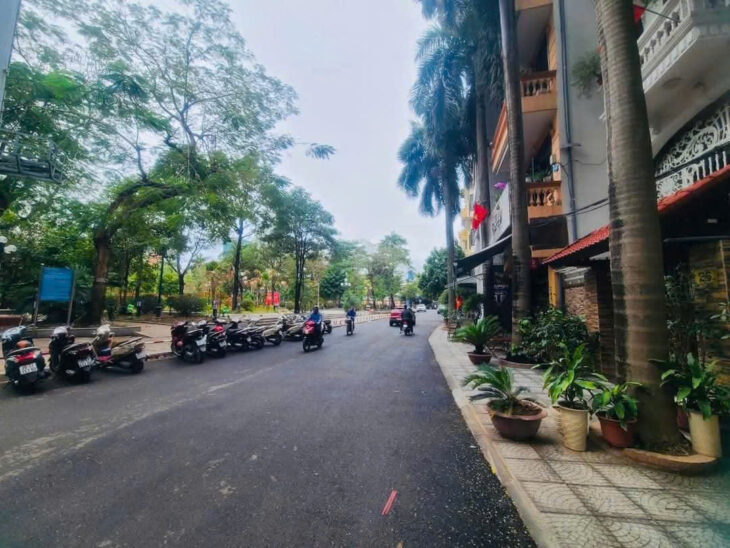 Cực hiếm phố Hoàng Cầu 33 tỷ 106m2, mặt tiền 6.5m lô góc ô tô kinh doanh ngay vườn hoa