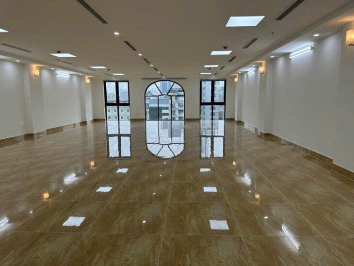 Bán tòa 8 nổi 1 hầm phố Lạc Long Quân 75 tỷ 145m2, MT7.5m kinh doanh gần Quận Ủy