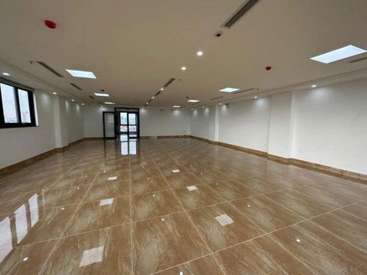 Bán tòa 8 nổi 1 hầm phố Lạc Long Quân 75 tỷ 145m2, MT7.5m kinh doanh gần Quận Ủy
