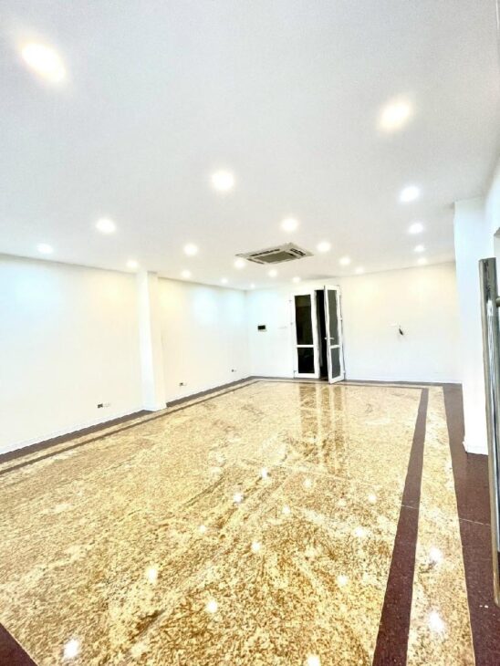 Bán nhà mặt phố Lê Trọng Tấn hạ 3 tỷ 52m2, 5 tầng, 2 thoáng vỉa hè rộng view thoáng
