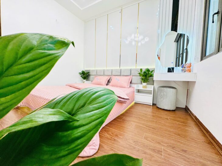 BÁN NHÀ TRUNG TÂM CẦU GIẤY Ô TÔ ĐỖ CỬA PHÂN LÔ NGÕ THÔNG THOÁNG NHÀ ĐẸP CHỈ 8,3 TỶ