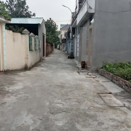 Cần tiền bán đất kính nỗ uy nỗ