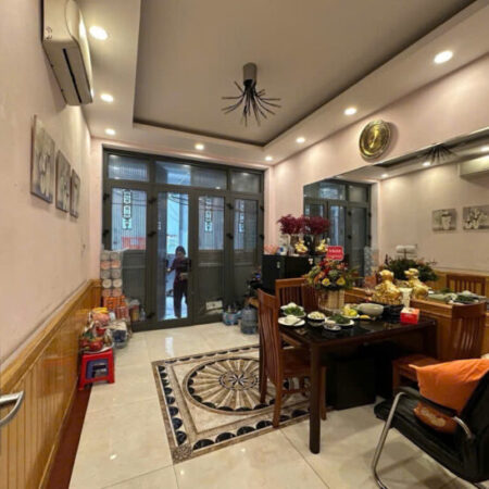 Vip! Bán nhà NGỌC KHÁNH, 40m2, chỉ 6,8 tỷ, Phố VIP, Ngõ thông, Gần hồ, Ở ngay