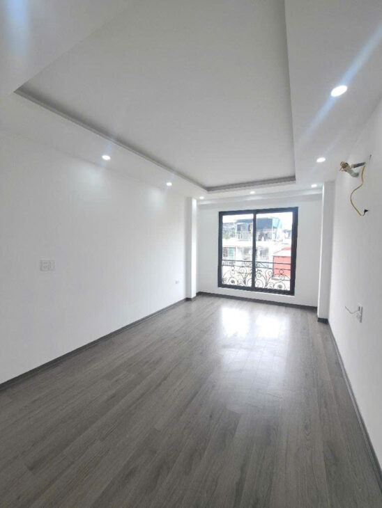 Bán nhà Phố Hoàng Cầu, Trung Tâm Quận, Bạt Ngàn TIện Ích, 33mx5T, Giá: 7.9 Tỷ, Lh: 0396935190.