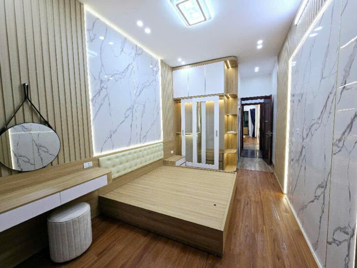 Bán nhà Phố Hoàng Cầu, Vị Trí Hiếm, Khu Vip Đống Đa, 56mx5T, Giá: 10.4 Tỷ, Lh: 0396935190.