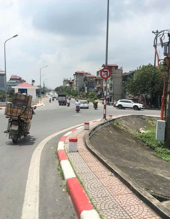 Bán nhà BỒ ĐỀ 7 tỉ Ô TÔ lô góc, 500m lên cầu Chương Dương.