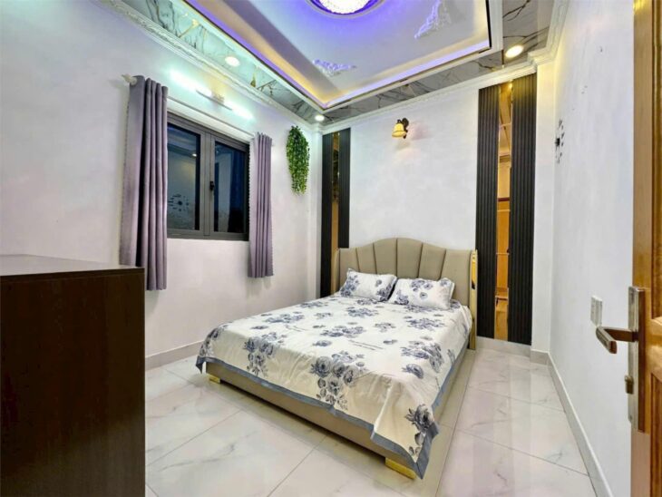 Nhà đẹp cạnh Phú Mỹ Hưng, 4 tầng, đường 7m, chỉ 6.5 tỷ