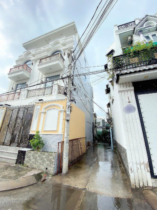 Chỉ nhỉnh 3 tỷ cách 1 căn ra mặt tiền, P15 khu dân cư hiện hữu, không lộ giới, oto đổ cửa