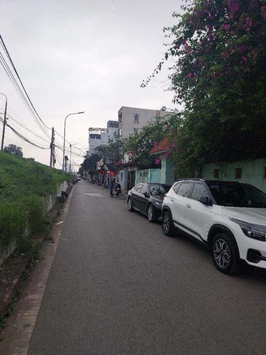 bán nhà mặt phố Bát Khối, 180m, mặt tiền 11.5m, full thổ cư, đón đầu cầu Trần Hưng Đạo