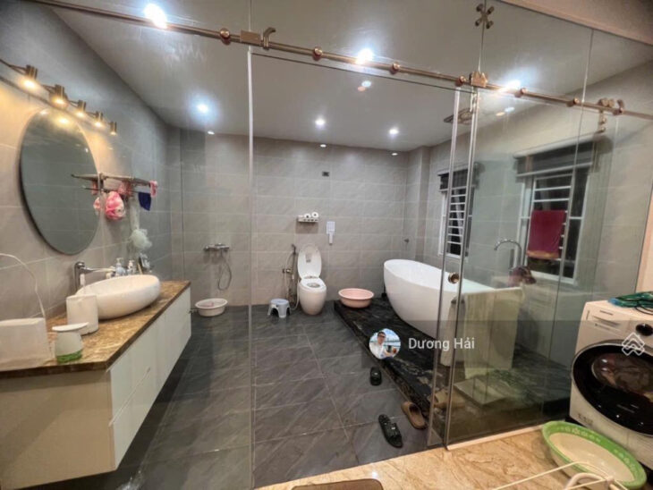 Bán nhà Lô Góc Mặt Phố Trần Quốc Hoàn – Cầu Giấy 72m 8 Tầng Thang Máy Nhà Đẹp Kinh Doanh