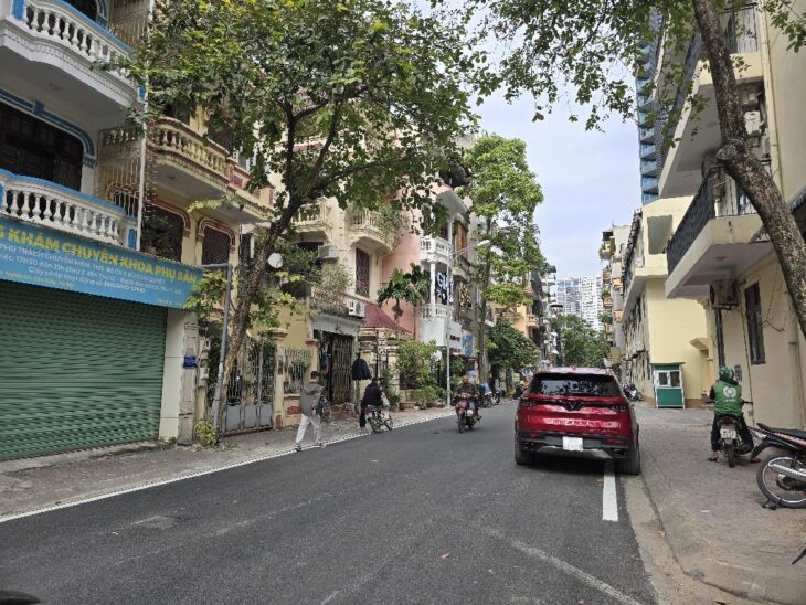 HOT HOT NHÀ HOÀNG SÂM 61M2, 6 NGỦ, KINH DOANH, VỈA HÈ CHỈ 17.6 TỶ