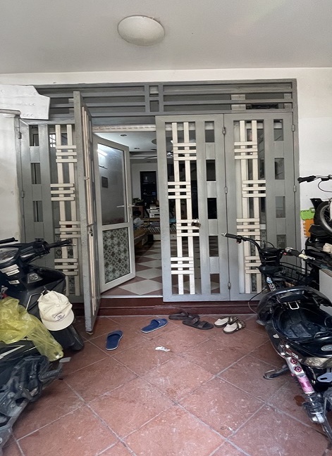 Bán nhà HỒNG TIẾN 8 tỉ Ô TÔ thông 50M*4T dân xây ở luôn.